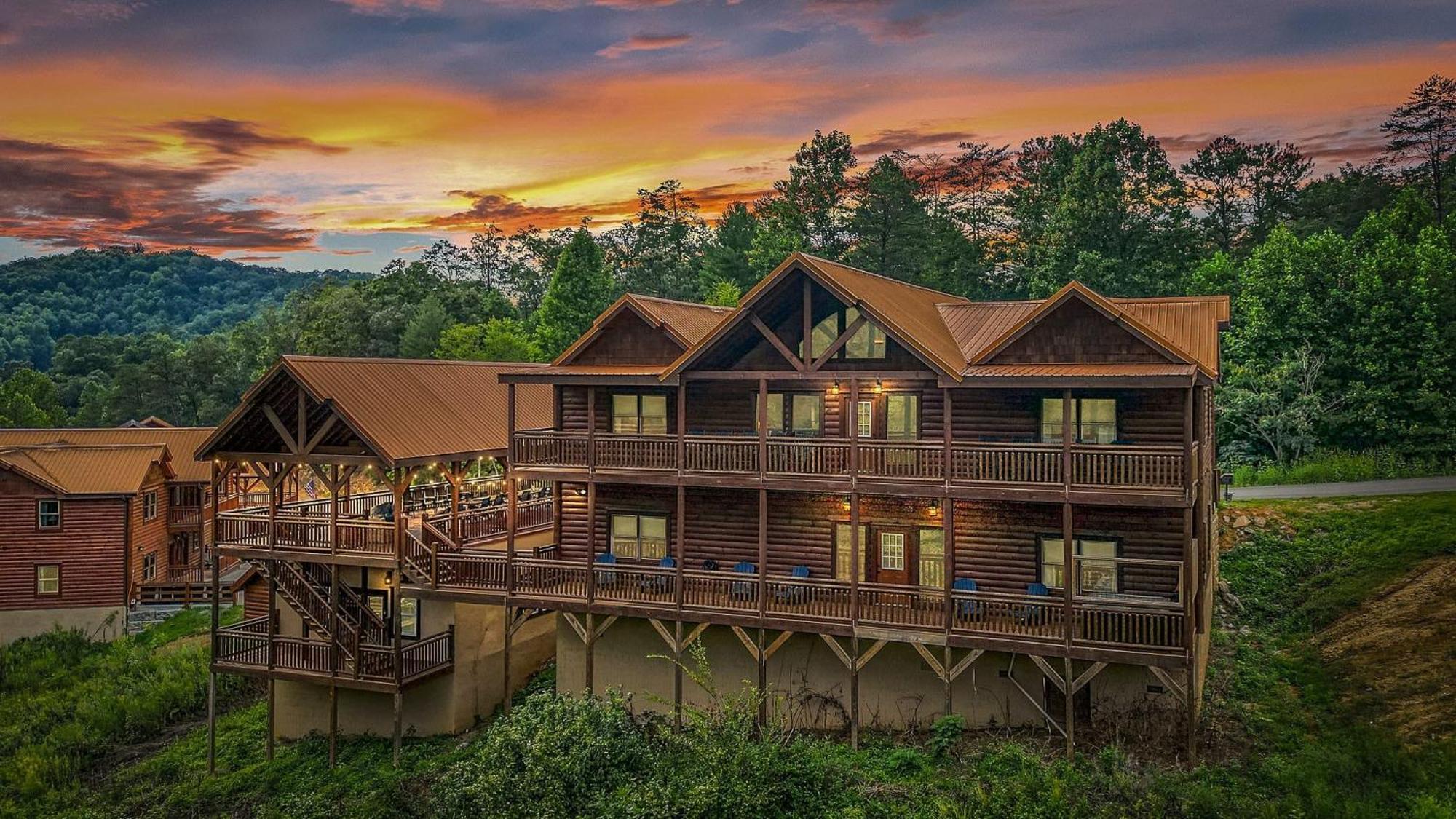 Smokey'S Paradise By Avantstay Sleeps 22 Pool Sevierville Exterior foto